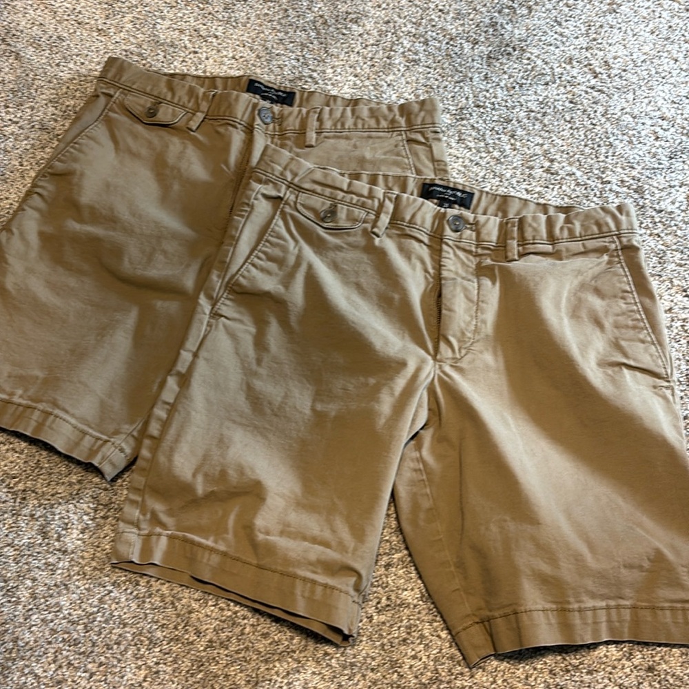 NWOT Banana Republic lived in khaki shorts